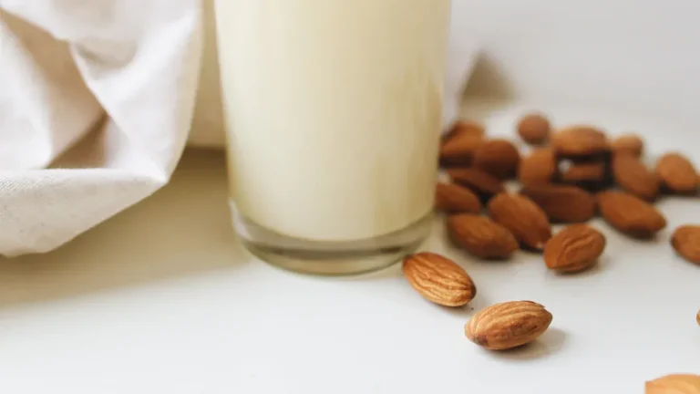 Milk Nutrition: Protein, Calcium, Vitamins, and Health Benefits