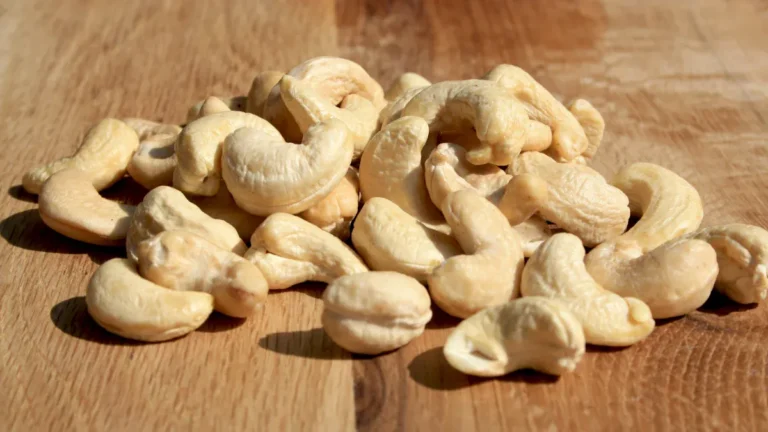 Cashew Nuts Nutrition Benefits: Healthy Fats, Minerals, and Vitamins