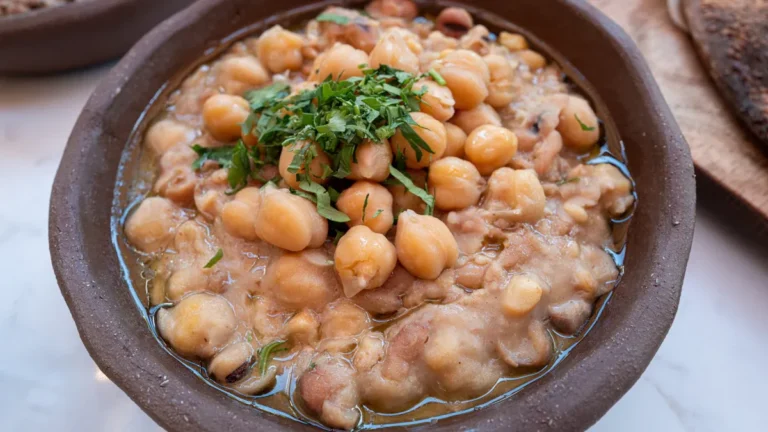 Pinto Beans Nutrition: Key Uses, Powerful Benefits, & Facts