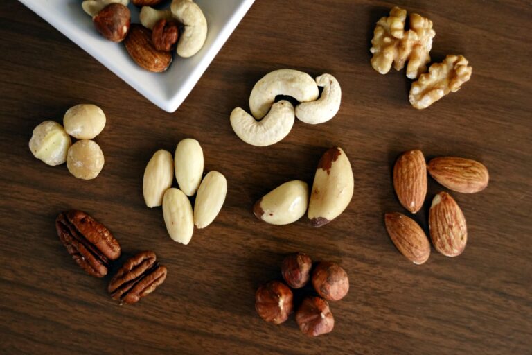 Almonds vs Macadamia Nuts: Nutrition, Taste, and Goals