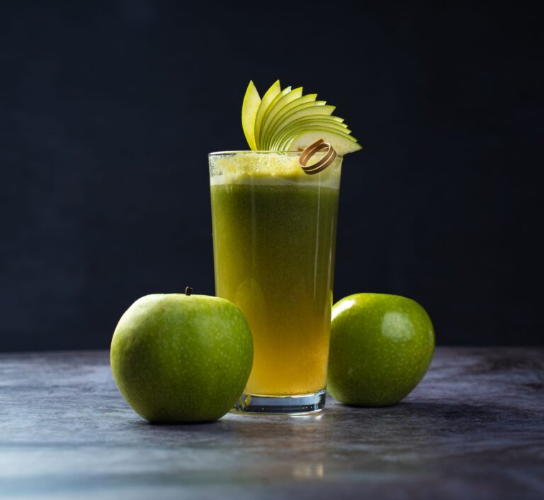 Apple Juice: Benefits, Side Effects, Nutrition