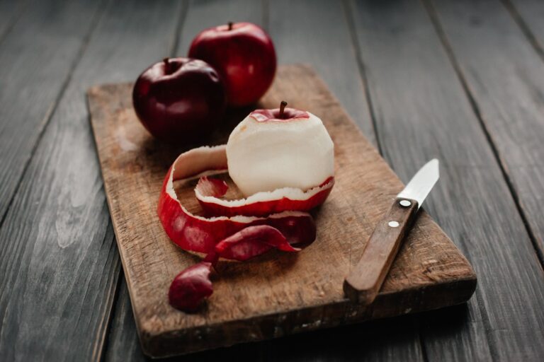 Apple Peel Tea: Benefits, Side Effects, Recipe