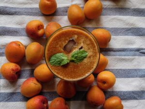 Apricot Juice: Benefits, Side Effects, Nutrition