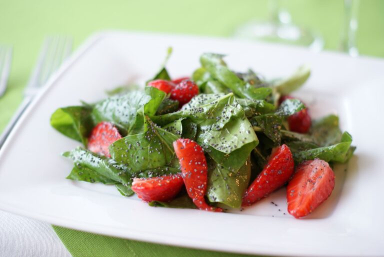 Baby Spinach Health: Benefits, Side Effects