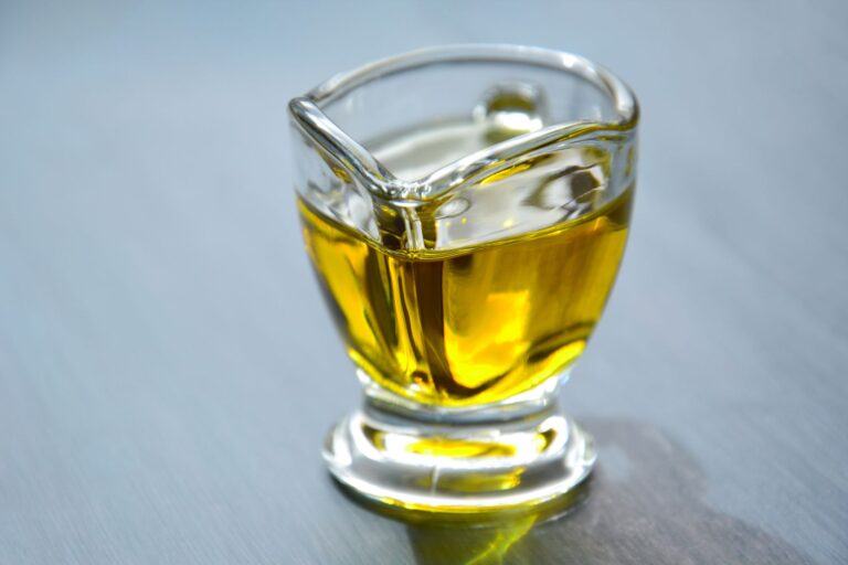 Batana Oil: Benefits, Side Effects, Uses, Recipe