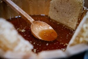 Beeswax Substitutes: Choosing Vegan Waxes for Every Project