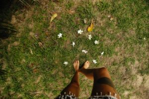 Benefits Walking Barefoot on Grass: Science, Safety, and