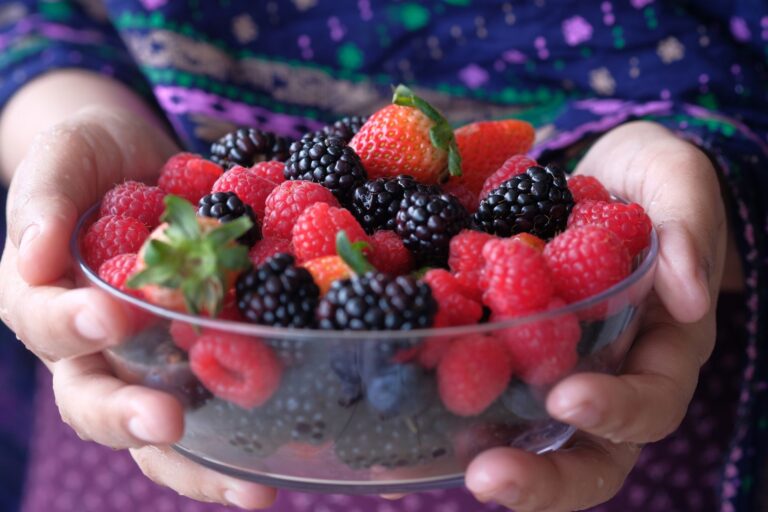 Berry Tea: Benefits, Side Effects, Recipe