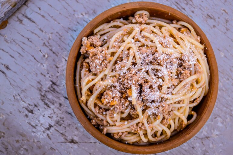 Best Homemade Spaghetti Sauce No Meat: Rich Flavor from Pantry