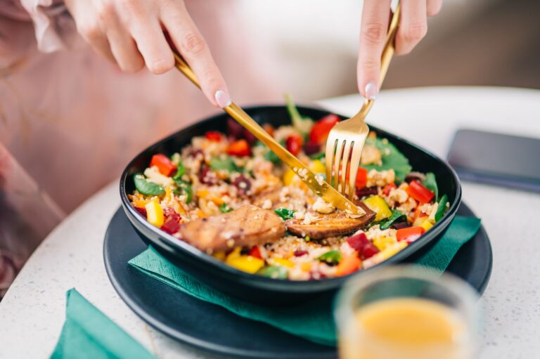 Best Time to Eat Dinner for Optimal Health: A Science-Based