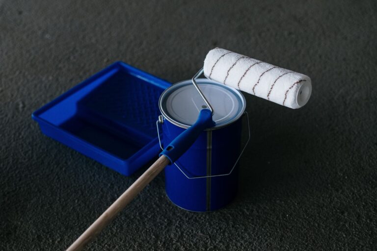 Can Paint Be Stored in Plastic Containers? A Resin-Safe Guide