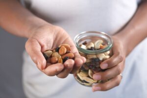 Cashews vs Peanuts: Nutrition, Health, and Smart Choices
