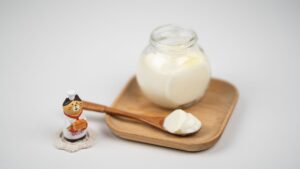 Cats Eat Yogurt: Safety, Benefits, and Serving Tips