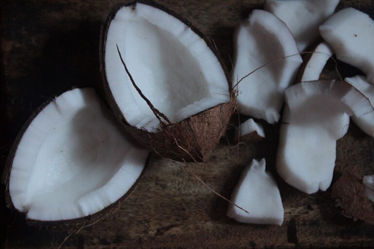 Coconut Oil and Baking Soda Face Wash: Recipe, Risks