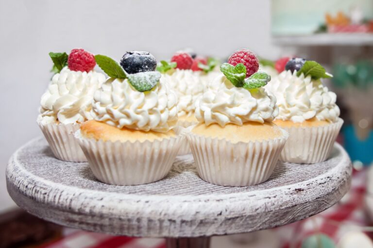 Cool Whip Frosting with Powdered Sugar: Ratios, Tips, and Fixes