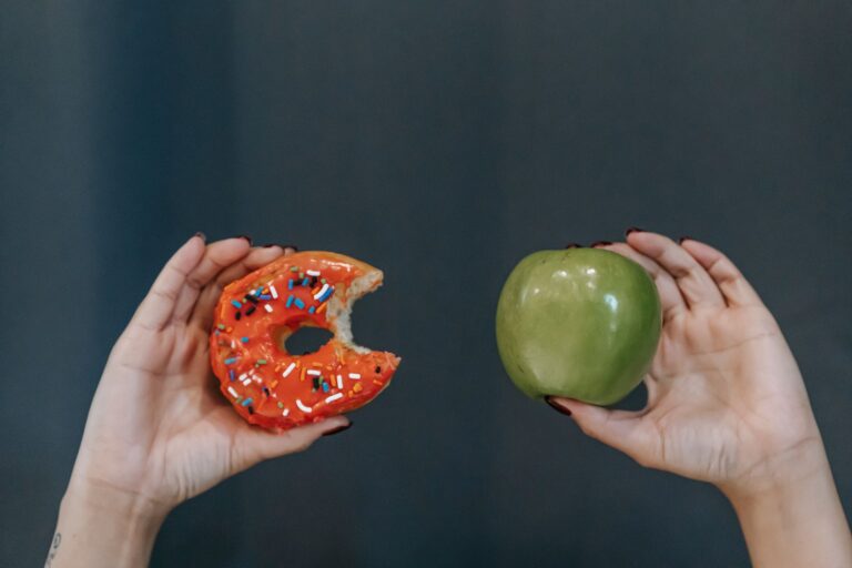 Cronometer vs Myfitnesspal: Accuracy, Cost, and Ease