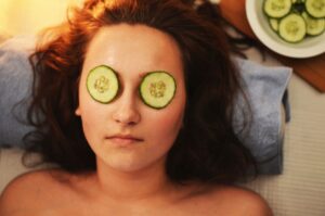 Cucumber on Eyes: Cooling Relief, Limits, and Safe Use