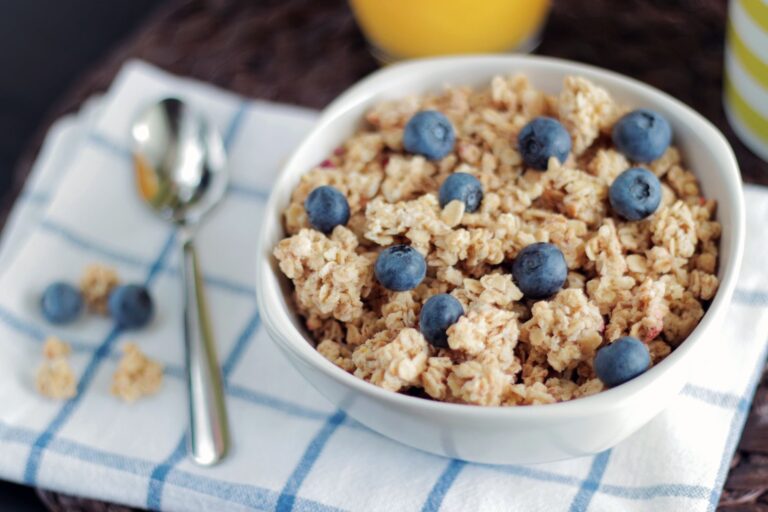 Does Oatmeal Cause Constipation? Fiber, Fluids, and Relief