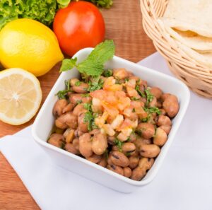 Fava Beans vs Chickpeas: Nutrition, Taste, and Uses