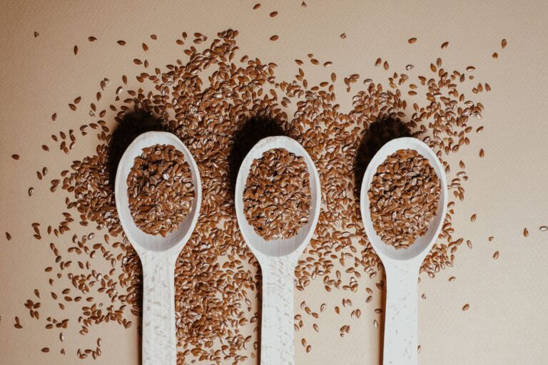Flaxseed vs Hemp Seed: Nutrition, Benefits, and Uses