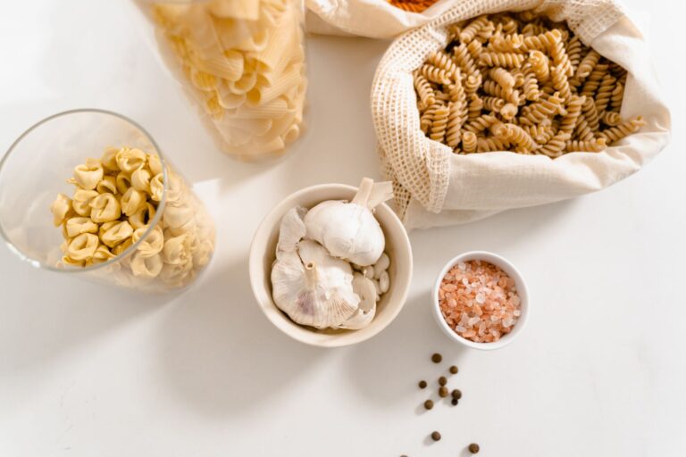 Garlic Salt Substitute: 7 Pantry Swaps + Ratios
