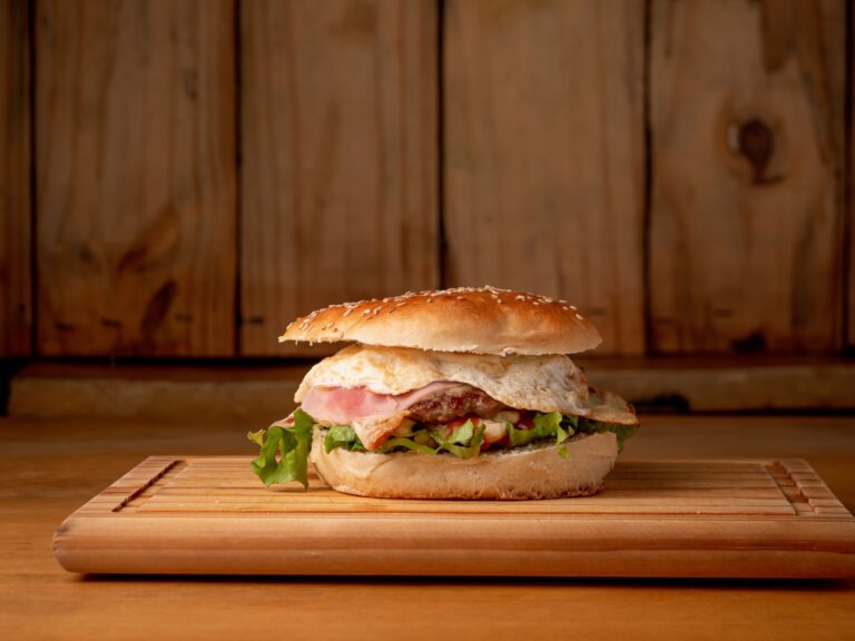 Homemade Burgers without Egg and Breadcrumbs: 7 Binders that