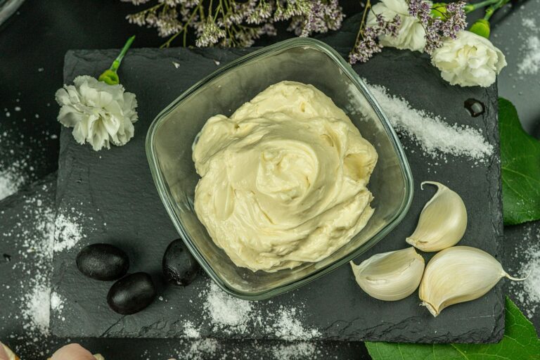 Homemade Garlic Butter Dipping Sauce: A 10-Minute