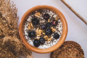 How Long to Soak Chia Seeds in Yogurt? Timing Tips for Texture