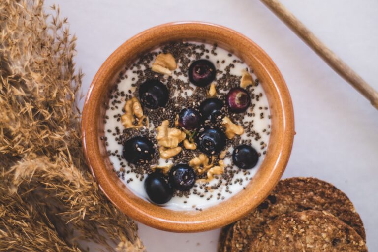 How Long to Soak Chia Seeds in Yogurt? Timing Tips for Texture