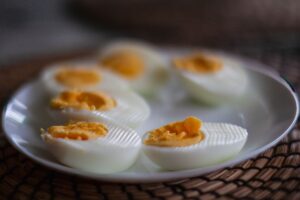 How Many Calories in A Medium Sized Hard Boiled Egg? A Complete