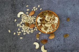 How Many Calories in Mixed Nuts and Raisins? A Full Nutrition