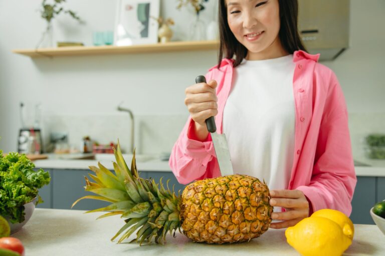 How to Cut A Pineapple? A Clean, No-Waste Method
