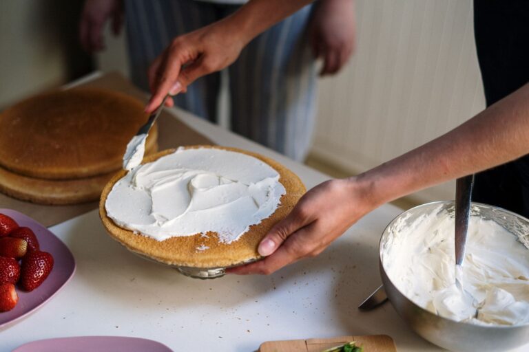 How to Make Frosting without Heavy Cream? 5 Easy Pantry