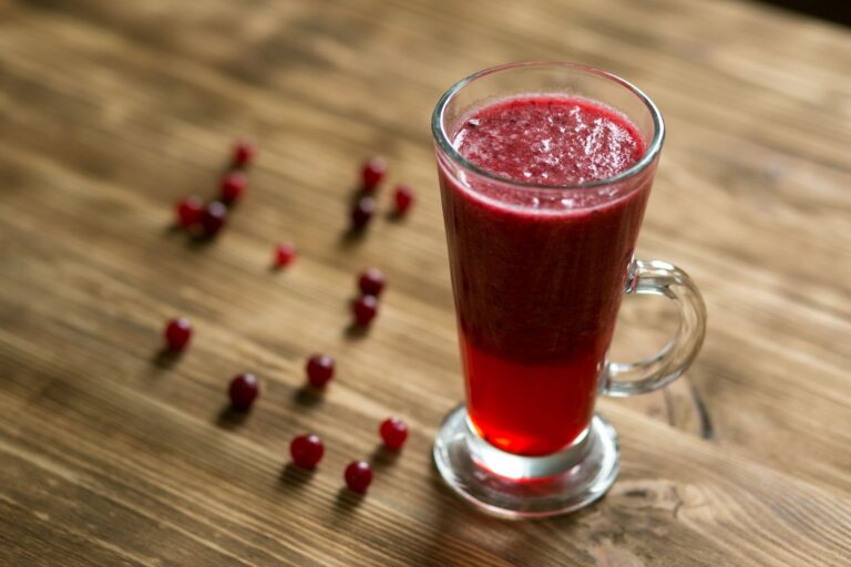 Jugo De Arandano Rojo: Beneficios, Dosis Y Todo Lo Que Debes