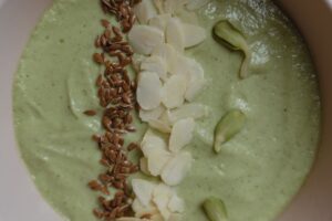 Keto Smoothie: 10 Low-Carb Recipes with Net-Carb Counts