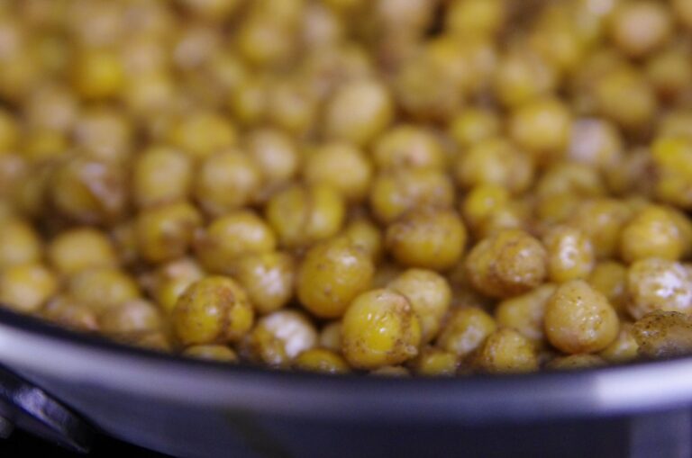 Lentils vs Chickpeas: Nutrition, Cooking, and Recipe