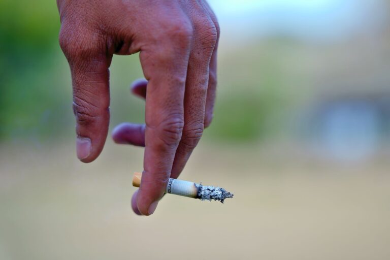 Not Just Your Lungs How Does Smoking Affects the Kidneys: 5 Hidden Dangers
