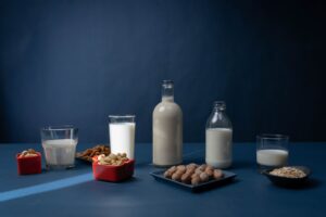 Oat Milk vs Almond Milk: Which One Is Healthier: A Full