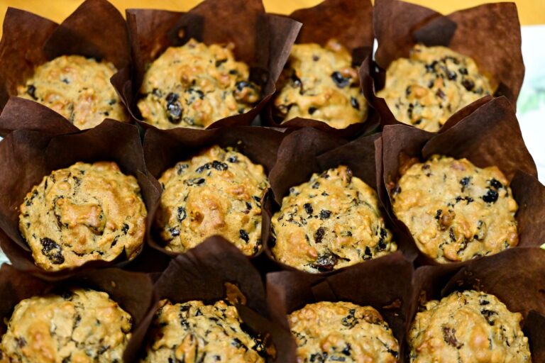 Oatmeal Muffins Recipe with Old Fashioned Oats: A Moist, Fluffy