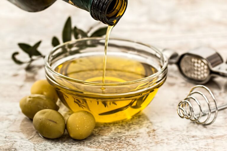 Olive Oil for Hair: Benefits, Masks, and Expert Application
