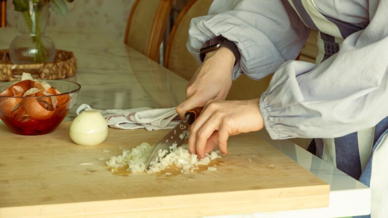 Onion Peel Tea: Benefits, Side Effects, Recipe