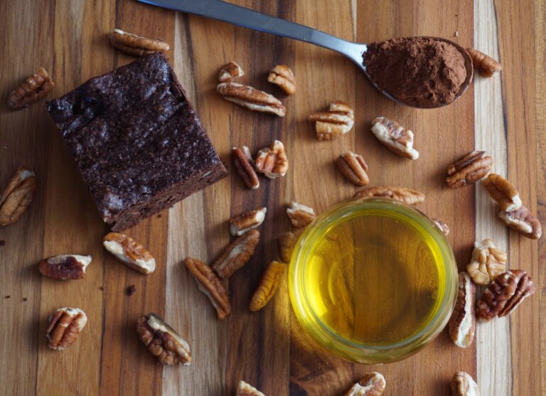 Pecan Oil: Benefits, Side Effects, Uses