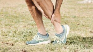 Persistent Leg Pain While Walking: Causes, Warning Signs