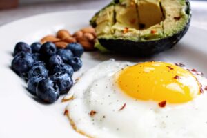 Protein or Carbs for Breakfast: Which One Should You Choose: A Goal-Based Breakdown