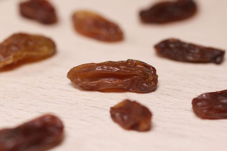 Raisin Tea: Benefits, Side Effects, Dosage, Recipe