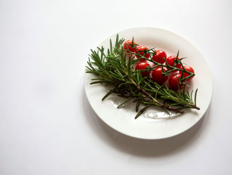 Rosemary Health: Benefits, Side Effects, Nutrition