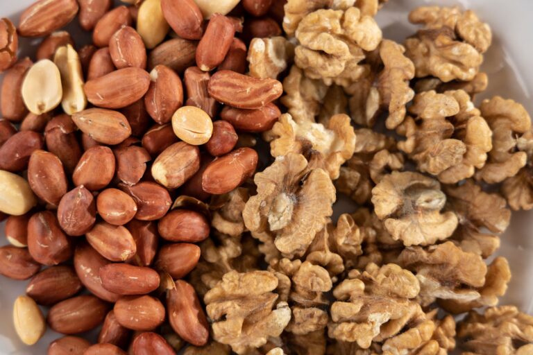 Walnuts vs Pistachios: Nutrition, Health, and Best Uses
